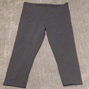 Lululemon black capri legging perfect condition 10